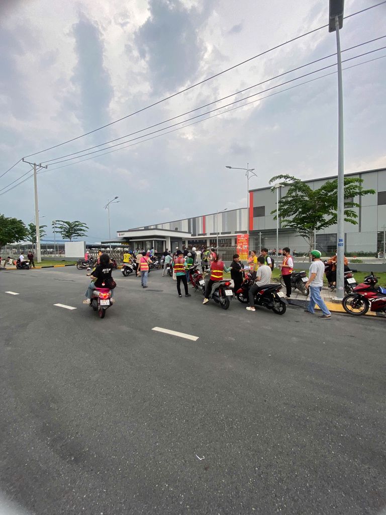 VSIP 2 BÌNH DƯƠNG -Nhân viên kho Shopee Lương Ngày. Việc làm tại Thị xã Bến Cát Bình Dương được đăng bởi CÔNG TY TNHH SKT VINA hình 3