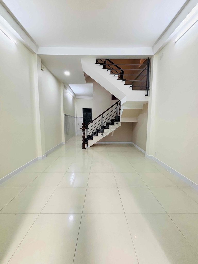 Nhà 4x14m 1 trệt 2 lầu 4PN HXH Lạc Long Quân - Tân Bình - ảnh 3