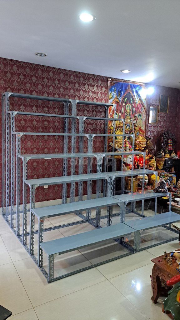 Kệ bậc thang kim loại xám. Mua bán Tủ, kệ gia đình tại Quận 10 Tp Hồ Chí Minh được đăng bởi DUYÊN KỆ SẮT GIÁ RẺ hình 1