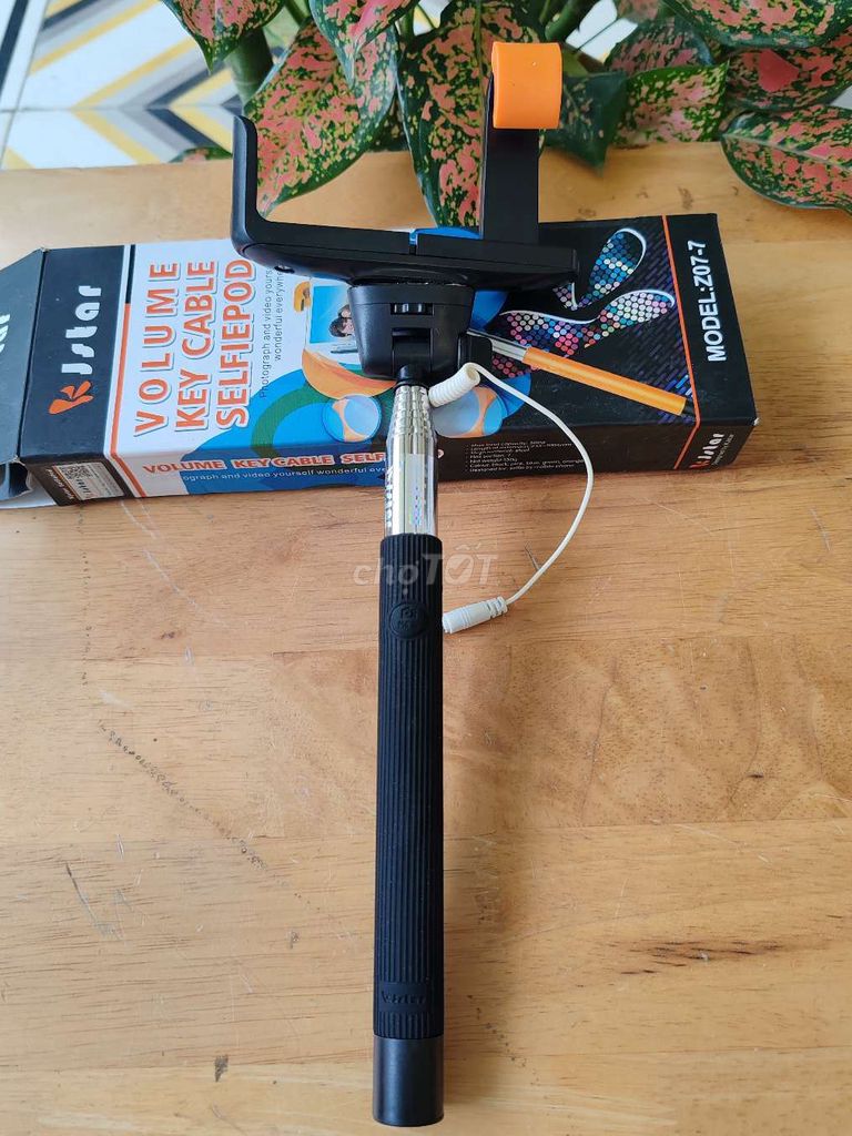 Gậy chụp hình selfie cầm tay đa năng dài 1m. Mua bán Phụ kiện (Màn hình, Chuột...) tại Quận 7 Tp Hồ Chí Minh được đăng bởi Vy Vy hình 1
