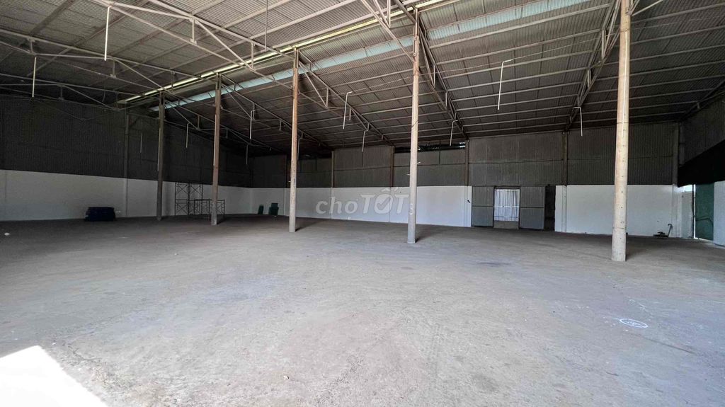 Cho thuê kho xưởng sầu riêng 3000m2 sân 2000m2 km28 ql26 krong pắc