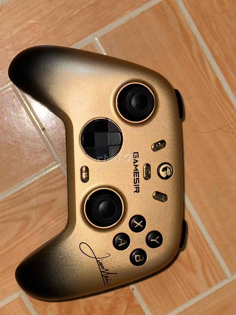 Tay cầm chơi game Gamesir N2-lite Vàng đồng. Mua bán Thiết bị chơi game tại Quận Cẩm Lệ Đà Nẵng được đăng bởi Ngô Bảo hình 1