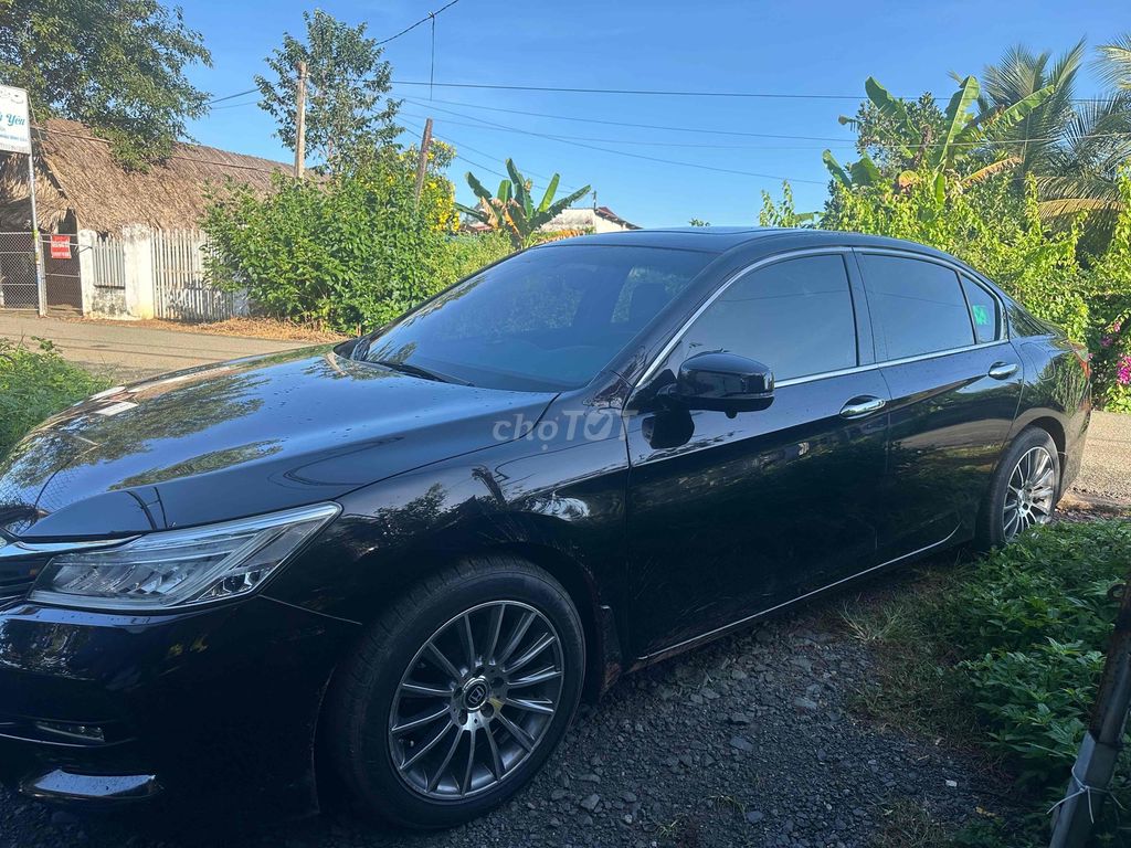 Honda Accord 2017 2.4 AT - 10000 km. Mua bán Ô tô tại Huyện Bàu Bàng Bình Dương được đăng bởi Trần Văn Quang hình 3