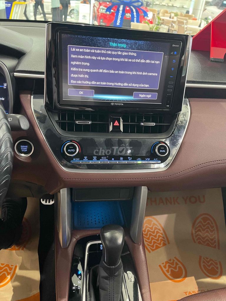 Toyota Corolla Cross 1.8V 2020. Mua bán Ô tô tại Quận Tân Phú Tp Hồ Chí Minh được đăng bởi Lê Tấn Dũ hình 10