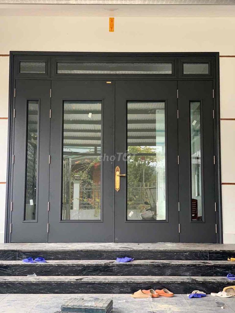 Cửa thép vân gỗ hiện đại tại SaiGonDoor