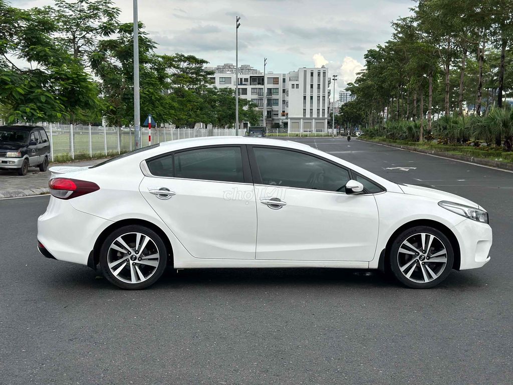 Kia Cerato 1.6 2018 AT Trắng 83000km. Mua bán Ô tô tại Quận Hoàng Mai Hà Nội được đăng bởi Thang Pham hình 4