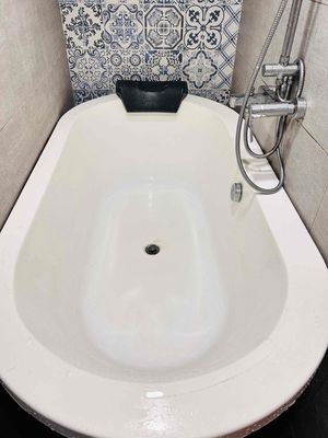 bồn tắm đặt sàn Caesar AT6170 đặt lên là xài được. Mua bán Thiết bị vệ sinh, nhà tắm tại Quận 12 Tp Hồ Chí Minh được đăng bởi Tuân Hoàng Quốc