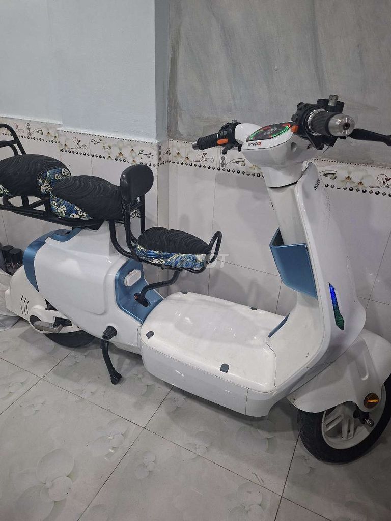 Электроскутер Honda V1 Plus белый