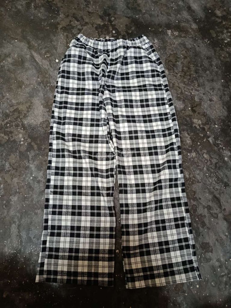 Quần nữ vải kẻ caro. Mua bán Quần áo tại Thị xã Quảng Yên Quảng Ninh được đăng bởi Nguyễn Thị Khánh Linh hình 1