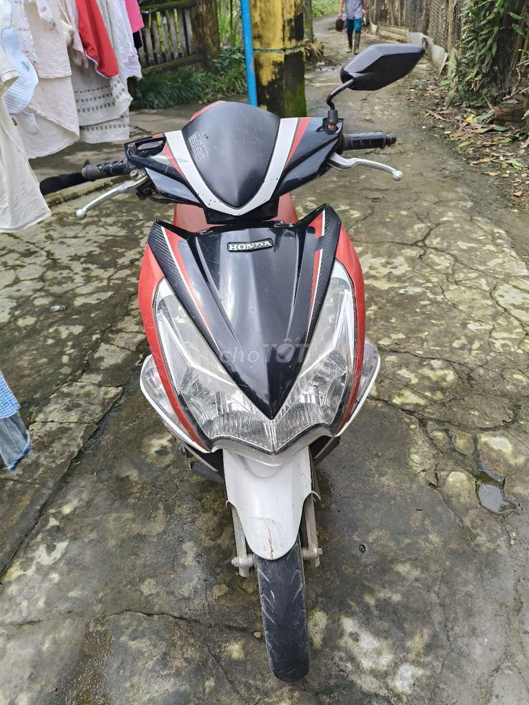 Honda Air Blade 2011 108cc Trắng-Đỏ-Đen. Mua bán Xe máy tại Huyện Hòa Vang Đà Nẵng được đăng bởi Châu Thương hình 4