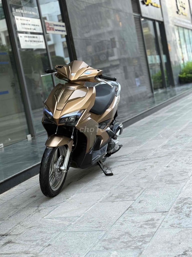 Honda Airblade 125 2017 Vàng đồng 3D 29D1. Mua bán Xe máy tại Quận Ba Đình Hà Nội được đăng bởi Xe Máy Nam Thi hình 8