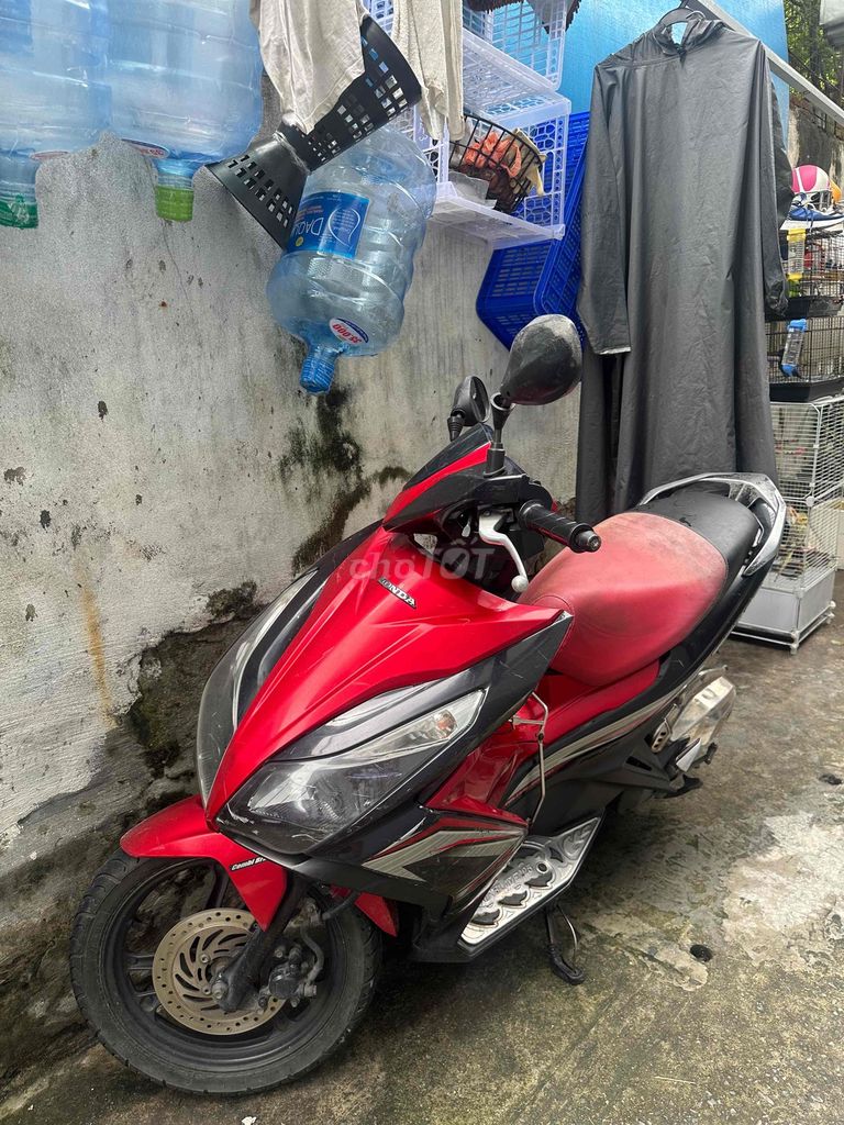 Honda Airblade красный, скутер