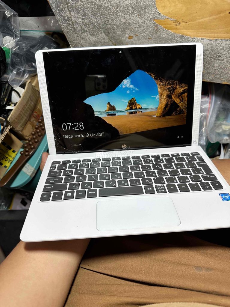 HP Laptop mini Trắng Nứt cảm ứng. Mua bán Laptop tại Quận Phú Nhuận Tp Hồ Chí Minh được đăng bởi Tấn hình 1