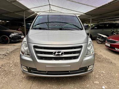 Hyundai Starex 2017 stđ 9 chỗ mới tinh