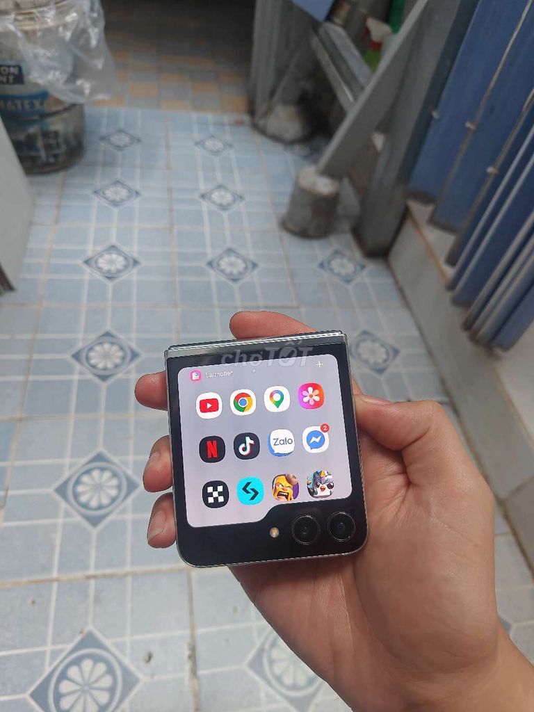 Samsung Galaxy Z Flip Xám. Mua bán Điện thoại tại Huyện Hóc Môn Tp Hồ Chí Minh được đăng bởi Trung Hiếu hình 1