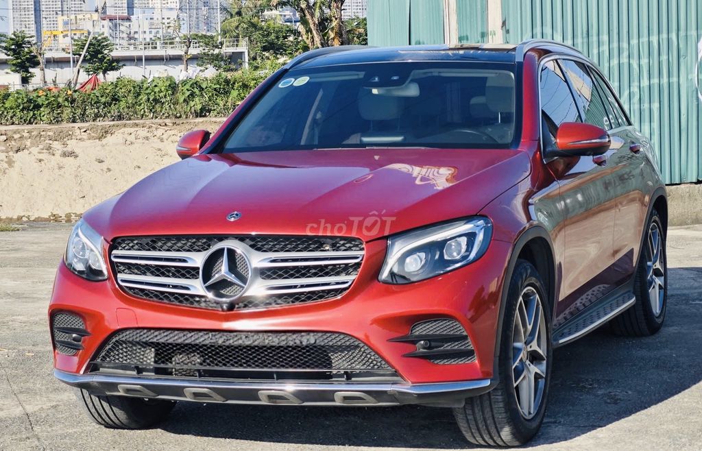 Mercedes GLC300 2018 model 2019 màu đỏ. Mua bán Ô tô tại Quận Thanh Xuân Hà Nội được đăng bởi Nguyễn Tuấn Hoàng hình 1