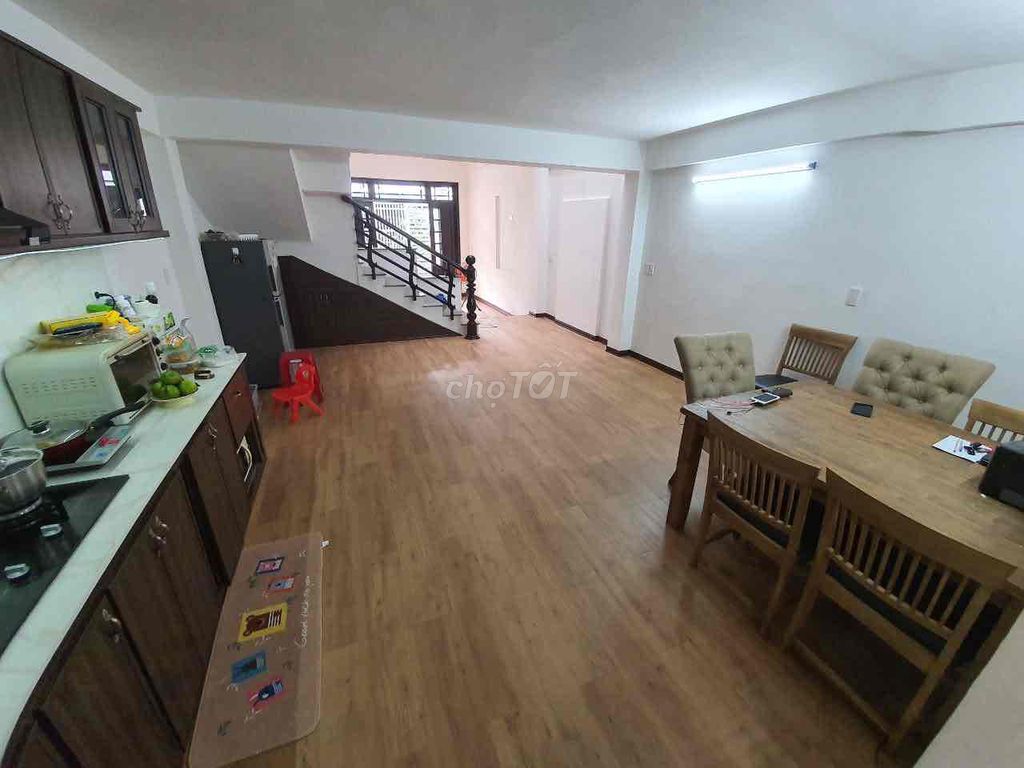 2-storey house for rent facing Dinh Le street