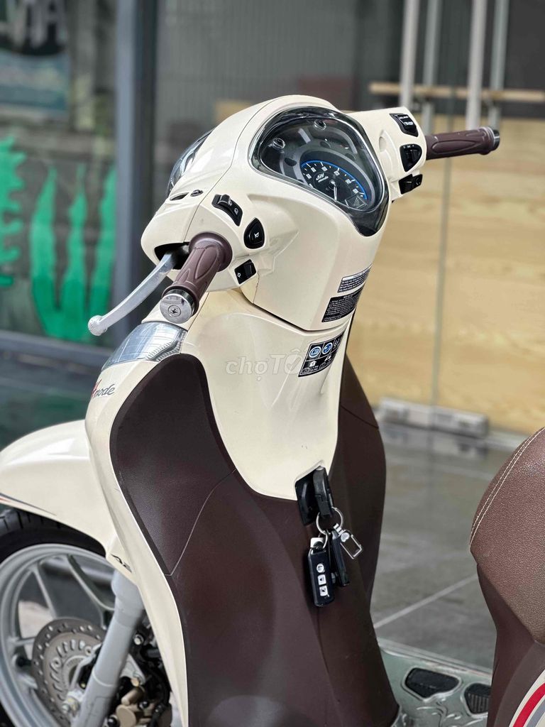 Honda Shmode phanh abs cao cấp Rất Mới 29E2. Mua bán Xe máy tại Quận Ba Đình Hà Nội được đăng bởi Xe Máy Nam Thi hình 3