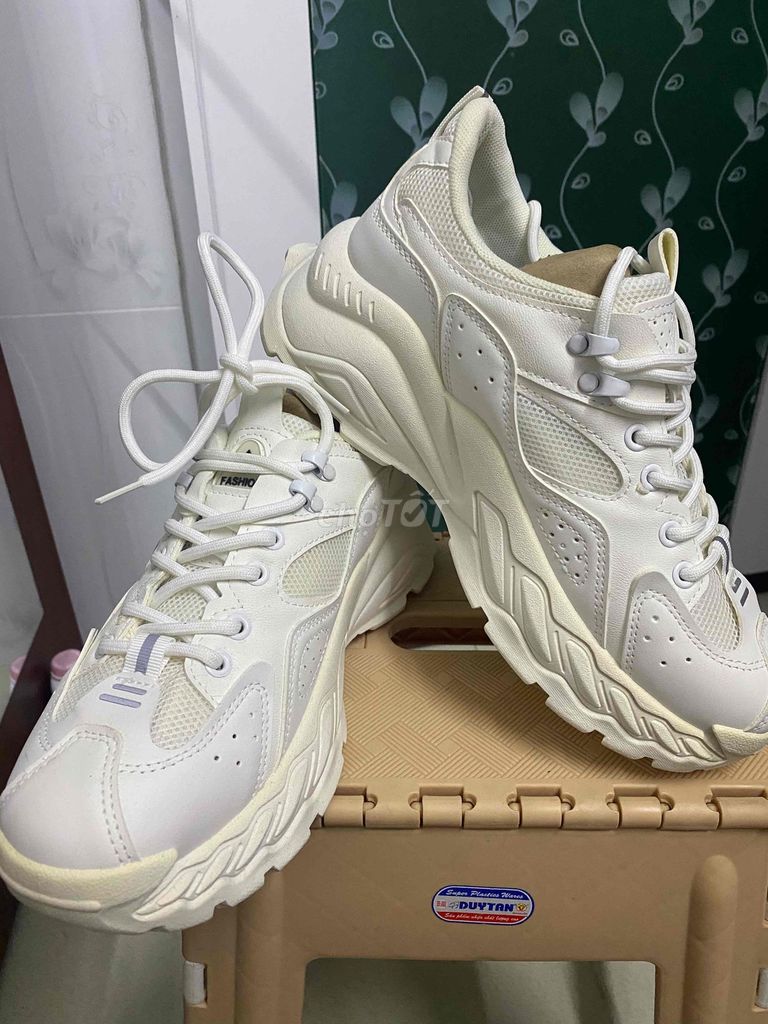 Giày sneaker Da PU, Vải lưới Unisex Trắng mới 100%. Mua bán Giày dép tại Quận 7 Tp Hồ Chí Minh được đăng bởi Vốn hình 1