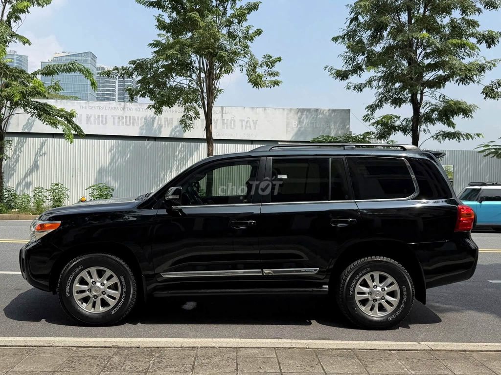 Toyota Land Cruiser 4.6 2015 года