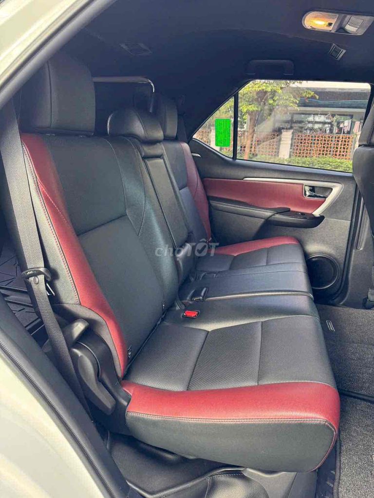 Toyota Fortuner 2024 (full dầu) lăn bánh 1vạn km. Mua bán Ô tô tại Quận Cầu Giấy Hà Nội được đăng bởi TRUNG HIẾU AUTO hình 17