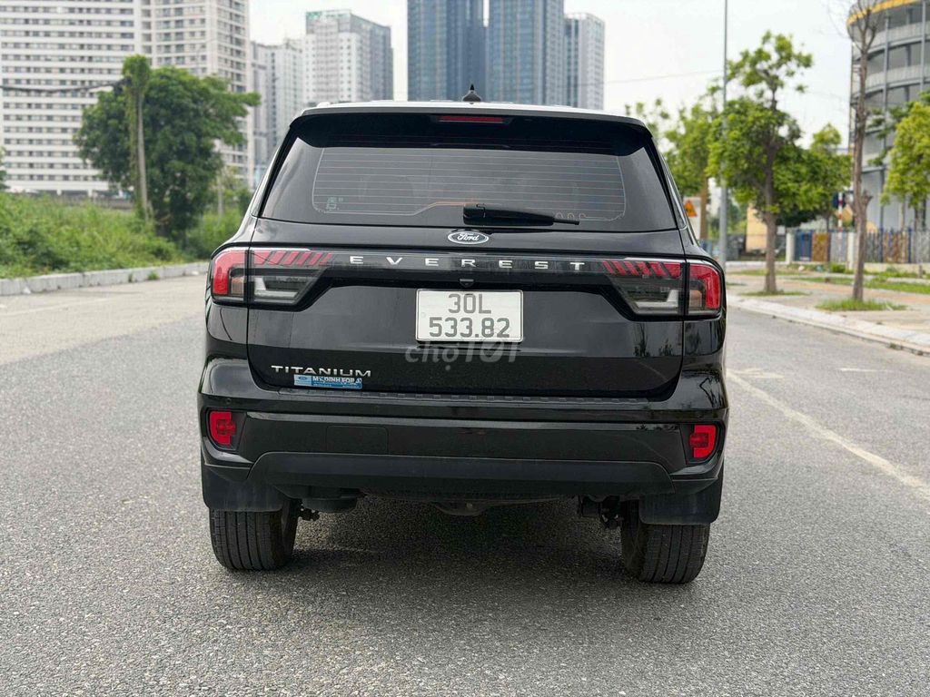 Ford Everest Titanium 4x2 2024 50000 км Черный