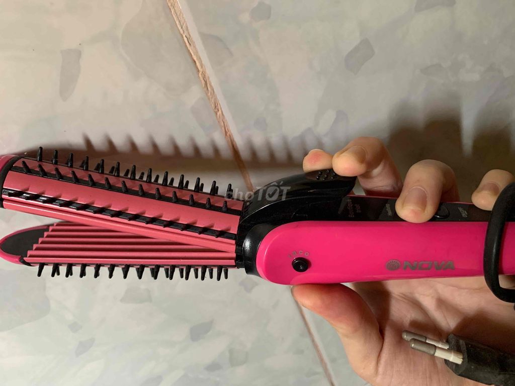Máy uốn tóc Nova KTC-5590 Hồng Nữ. Mua bán Phụ kiện thời trang khác tại Thành phố Thuận An Bình Dương được đăng bởi NguyenAn hình 1