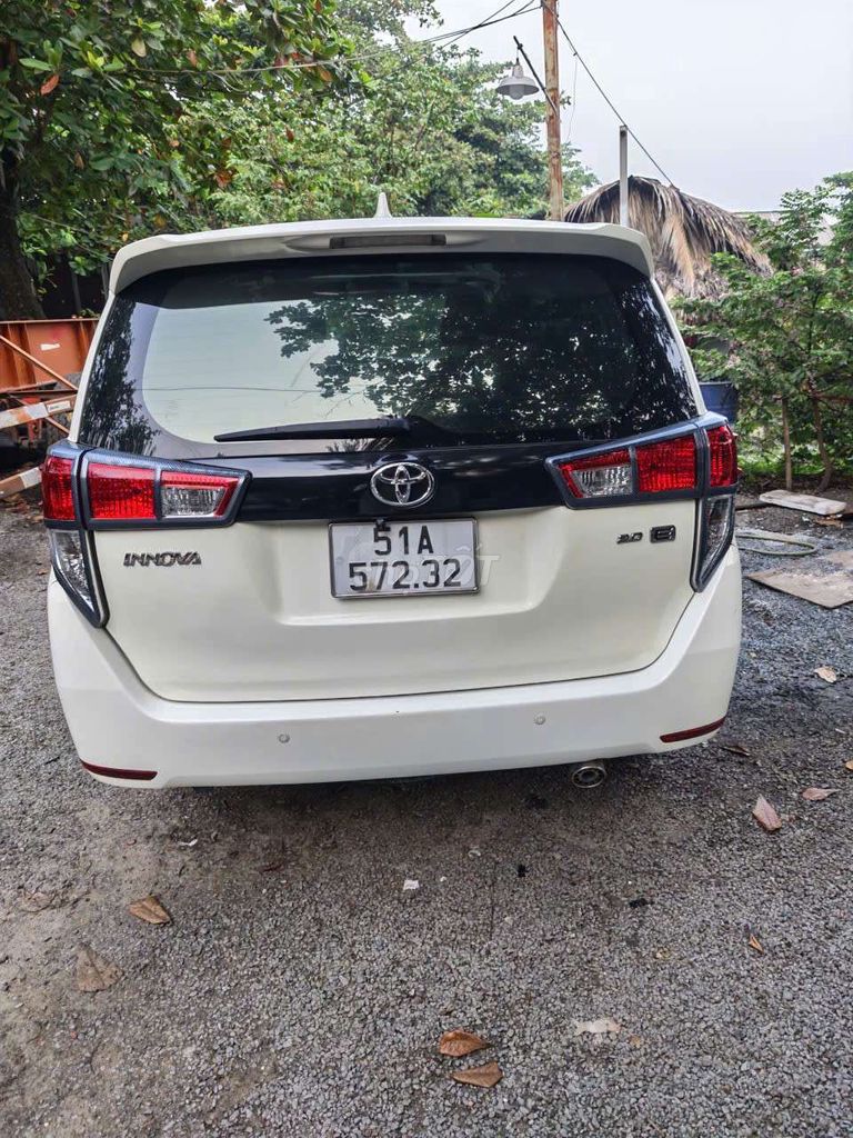 Toyota Innova G 2019 белый 90000 км