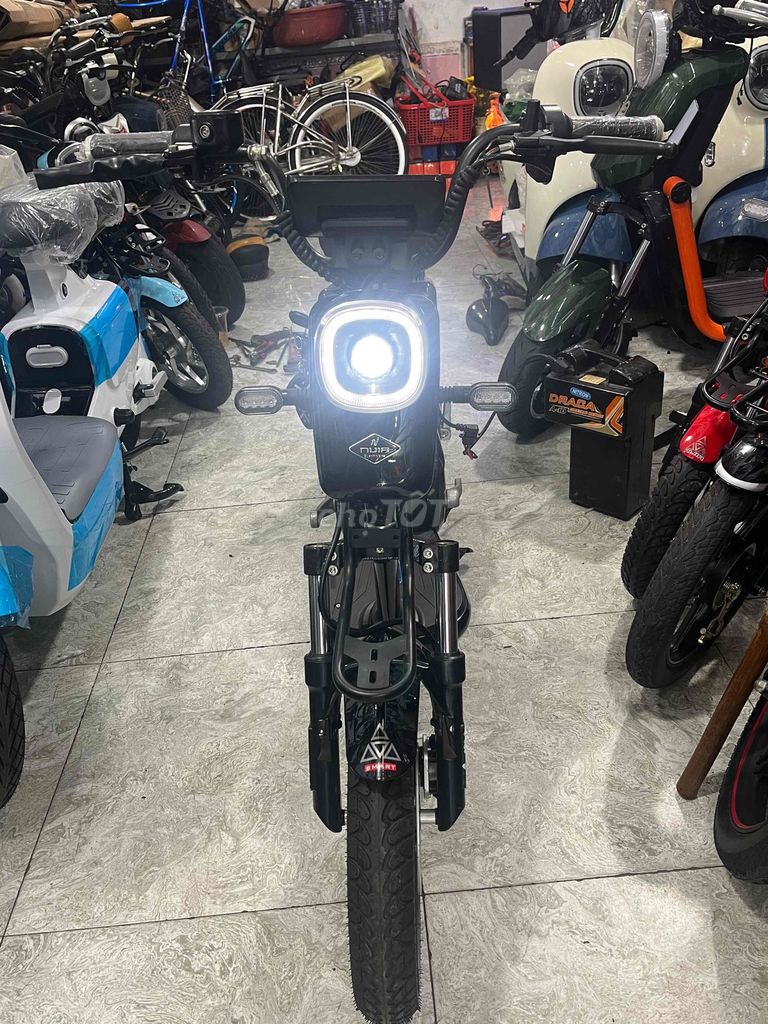 nijia bình lớn còn mới 100%. Mua bán Xe điện tại Quận 4 Tp Hồ Chí Minh được đăng bởi petter parker hình 2
