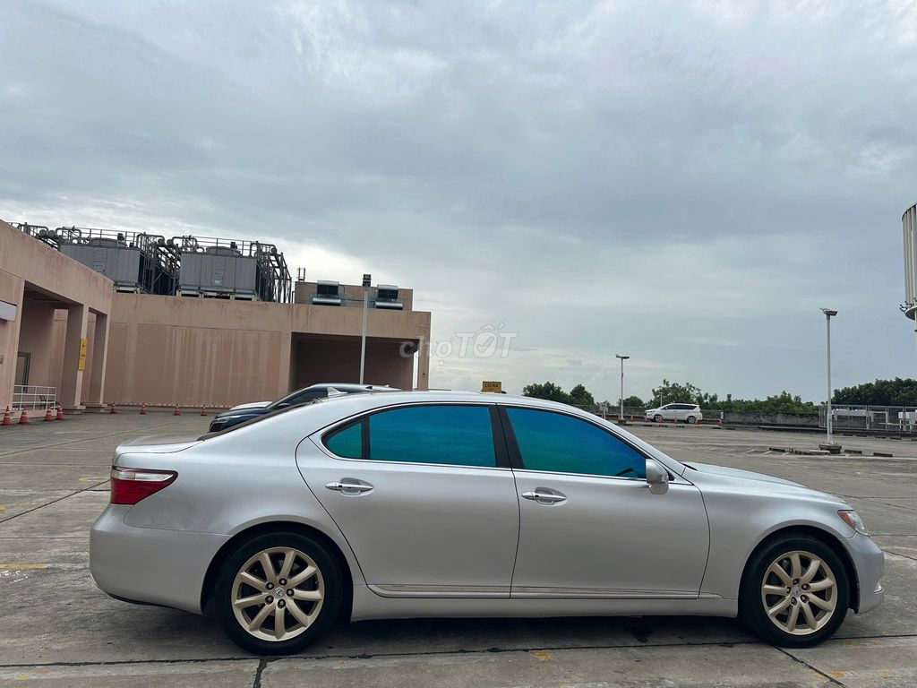 Lexus LS 20***9 km. Mua bán Ô tô tại Quận Tân Phú Tp Hồ Chí Minh được đăng bởi sin hình 3