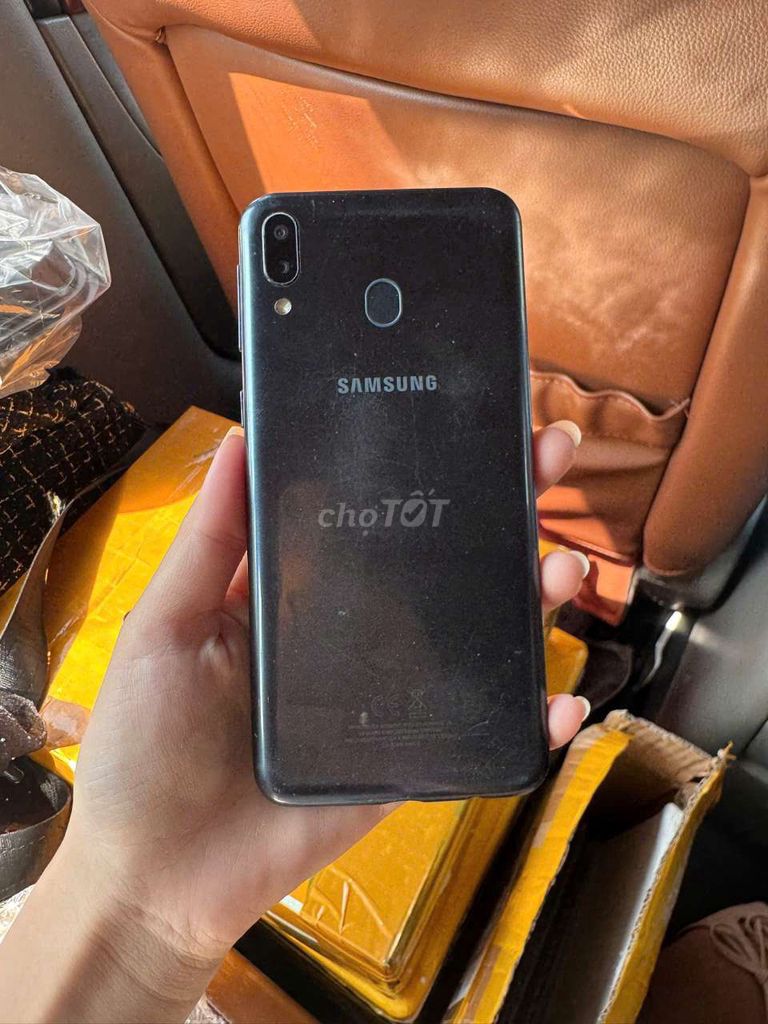 Samsung M20 32GB Đen. Mua bán Điện thoại tại Thành phố Thủ Dầu Một Bình Dương được đăng bởi quoc vinh hình 1