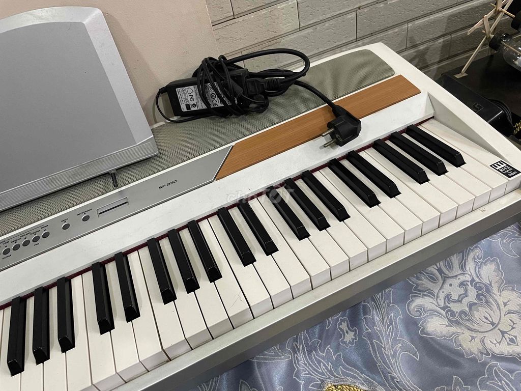 Piano korg SP-250