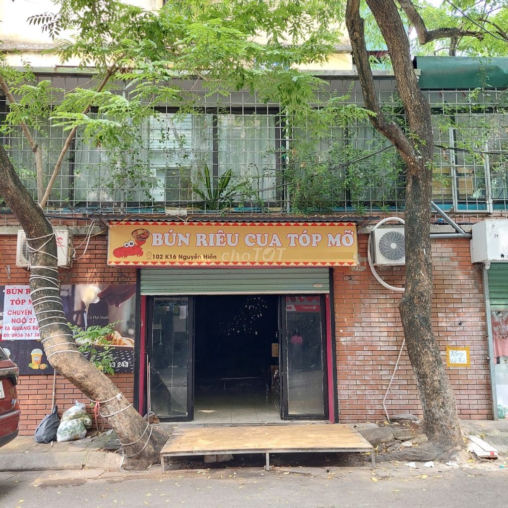Cửa hàng mặt đường Nguyễn Hiền, Hai Bà Trưng, Hà Nội.
