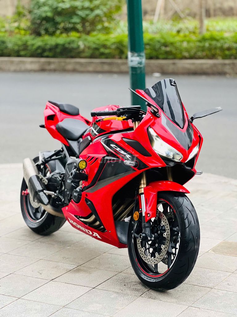 Mạnh Hà Motor bán CBR650R 2022 full đồ chơi 7k km