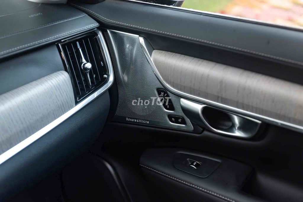 VOLVO S90 T8 2024 odo 3000km. Mua bán Ô tô tại Quận 1 Tp Hồ Chí Minh được đăng bởi Tiền Bùi LONGANH  hình 11