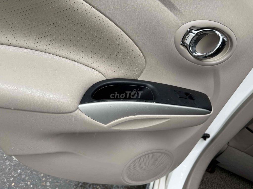 Nissan Sunny, белый, 5 мест