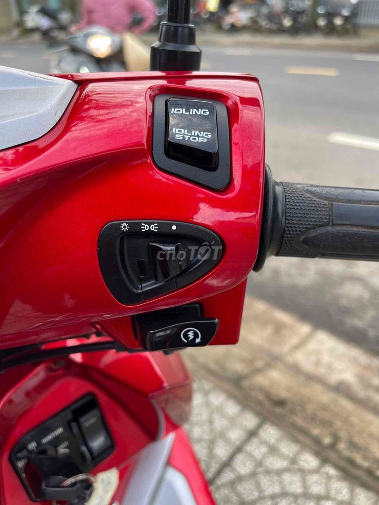 Honda Air Blade 125 Đỏ 16000 km. Mua bán Xe máy tại Huyện Đơn Dương Lâm Đồng được đăng bởi xe máy cũ Miền Nam Anh Duy hình 9