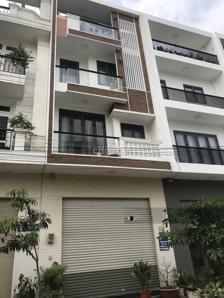 Bán nhà 1/ ngay cổng ĐH Văn Lang - đang khai thác 40tr/tháng-KC 5 tầng