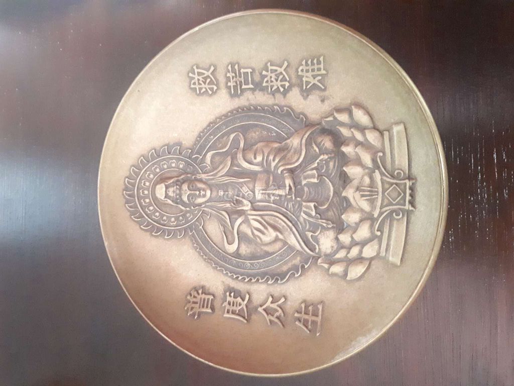 0908836850 - Bán một đĩa Tượng Mẹ Quan âm bằng đồng Nổi