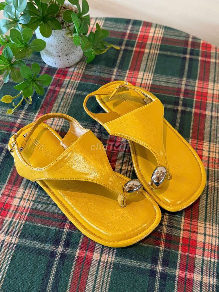 Sandal nữ da vàng.. Mua bán Giày dép tại Quận Tân Phú Tp Hồ Chí Minh được đăng bởi lịch phạm hình 1