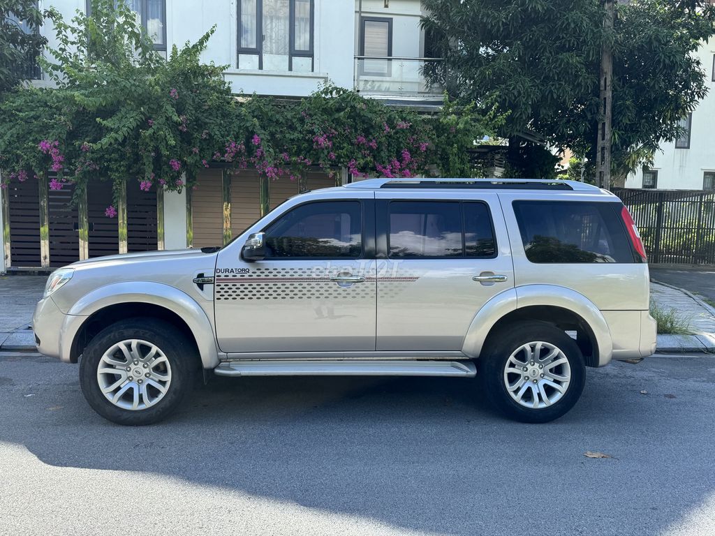 Ford Everest 2014 Limited 4x2 - siêu mới. Mua bán Ô tô tại Quận Long Biên Hà Nội được đăng bởi Mr. Đại mua bán ô tô hình 5