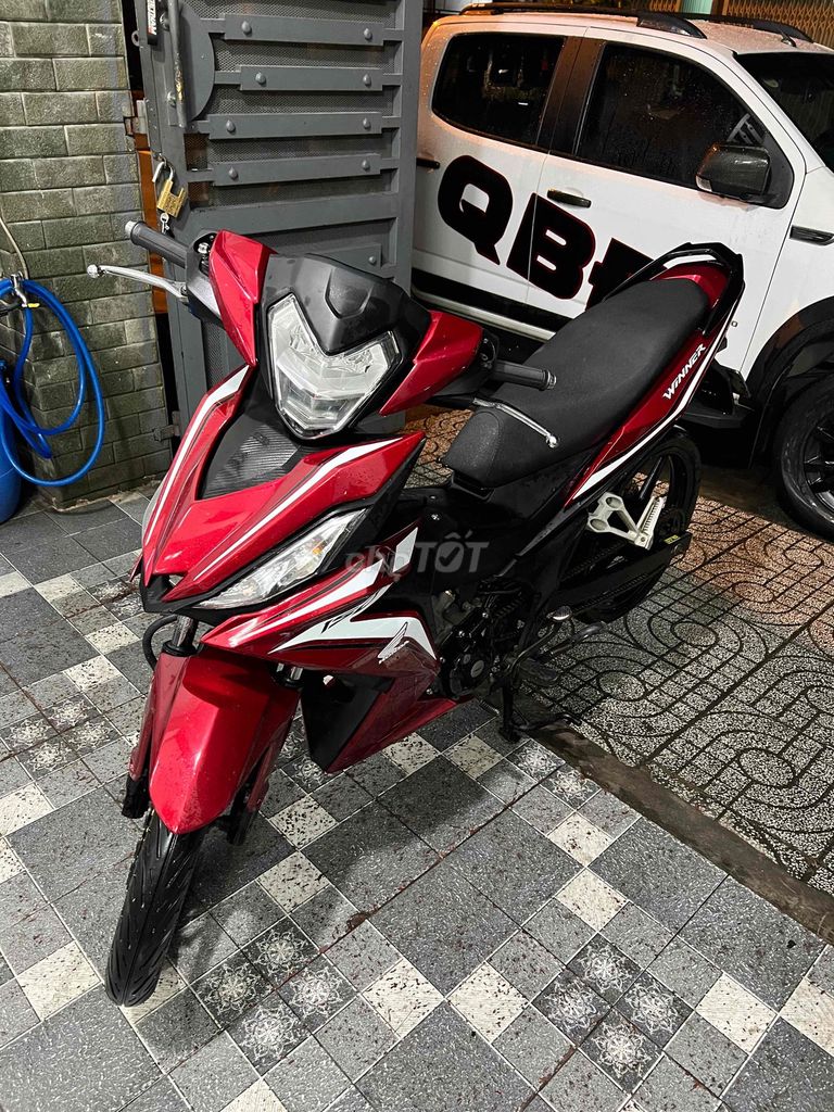 Honda Winner, красный, черный, главный морской владелец, машина Saigon ZJN