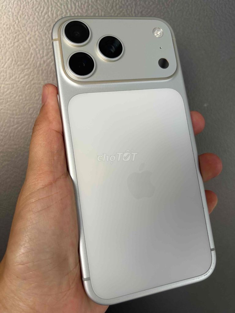iPhone 17 Pro Max Bạc. Mua bán Điện thoại tại Huyện Vũng Liêm Vĩnh Long được đăng bởi trinh hình 1