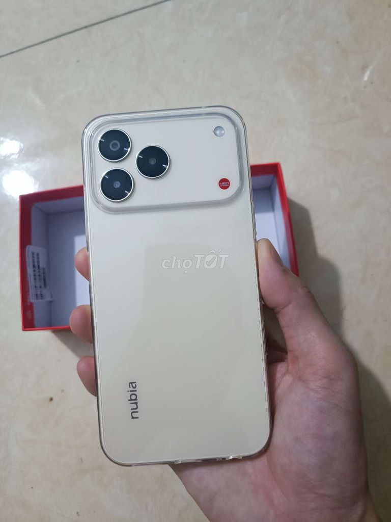 Nubia V80 Design 8GB/256GB Vàng. Mua bán Điện thoại tại Huyện Quế Võ Bắc Ninh được đăng bởi Trần Trọng Khánh hình 1