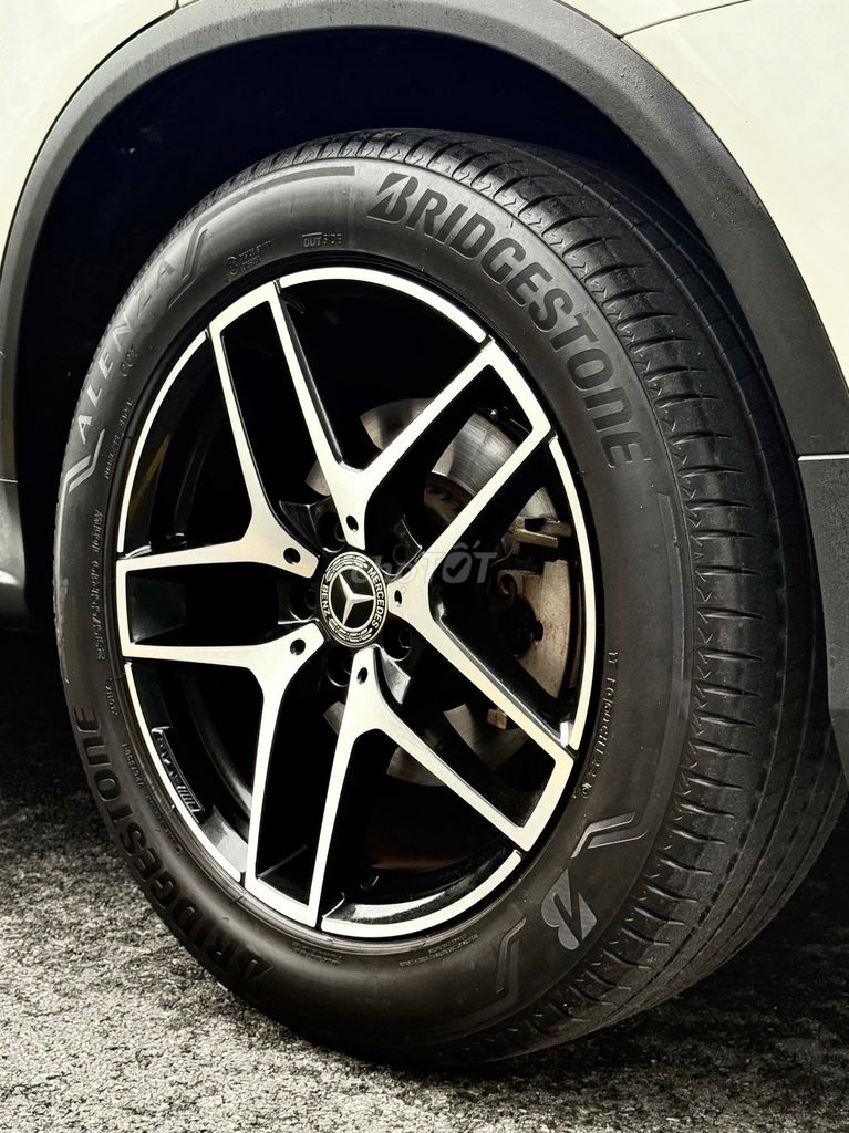 Mercedes GLC300 2018 model 2019 màu trắng. Mua bán Ô tô tại Quận Thanh Xuân Hà Nội được đăng bởi Nguyễn Tuấn Hoàng hình 10