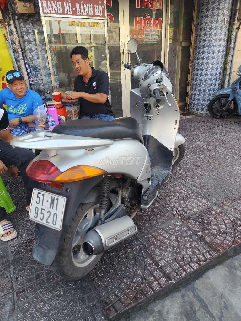 Honda Dylan màu Bạc. Mua bán Xe máy tại Quận Phú Nhuận Tp Hồ Chí Minh được đăng bởi Hiếu Nguyễn hình 5