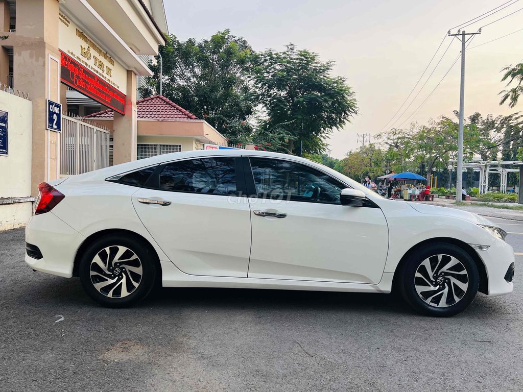 Honda Civic 2018 E  . 1 chủ mua mới đi 81000 km. Mua bán Ô tô tại Huyện Hóc Môn Tp Hồ Chí Minh được đăng bởi Vũ hình 8