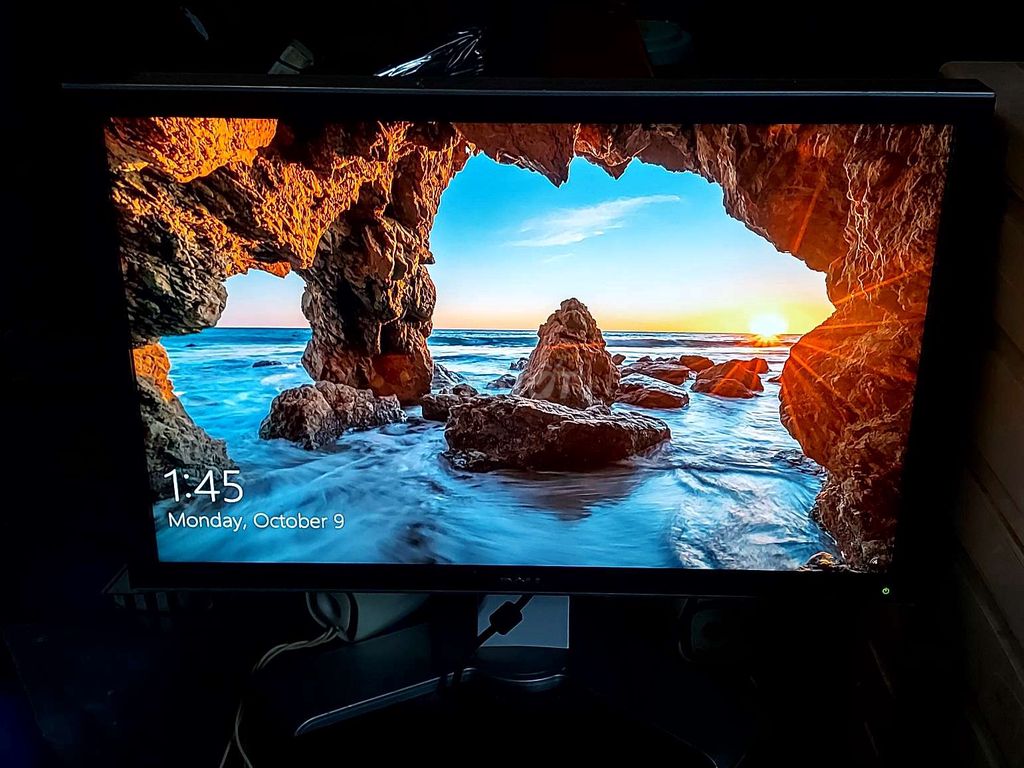 Còn 20 cái màn hình Dell đồ họa Untrasharp 24 inch
