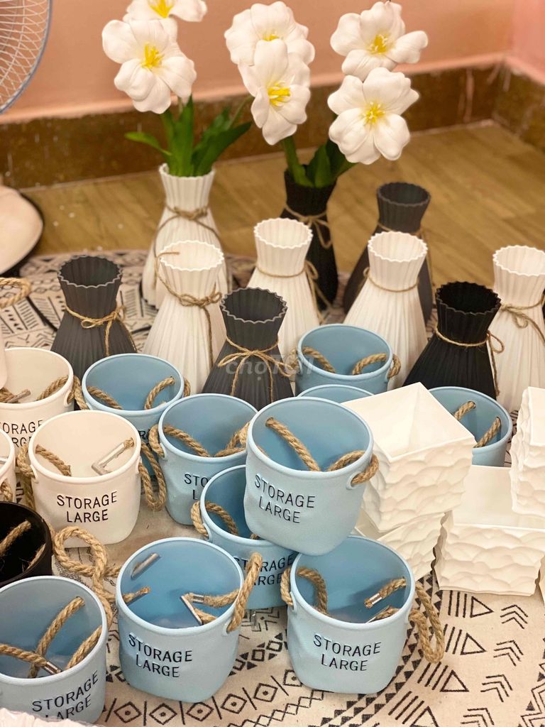 Chậu cắm hoa Nhựa Lớn Đa màu. Mua bán Cây cảnh, đồ trang trí tại Quận Tây Hồ Hà Nội được đăng bởi Tiệm cây giả hình 1