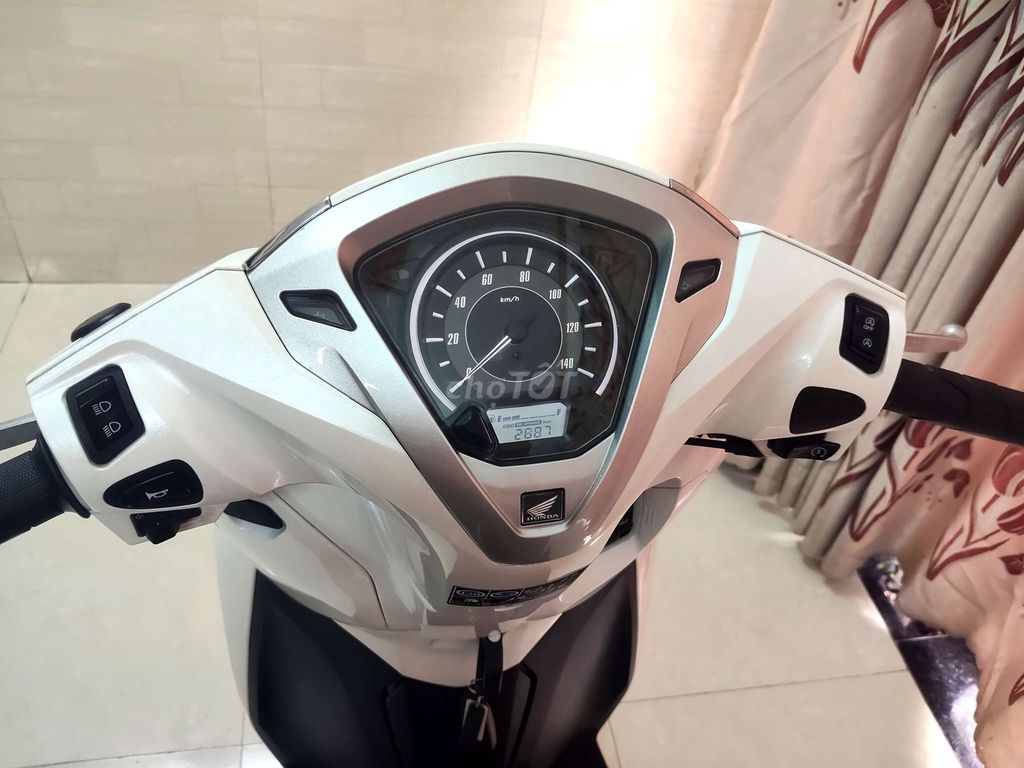 LEAD 4val chínhchủ 2024 đi đúng 2600km mới 99,9%. Mua bán Xe máy tại Quận Gò Vấp Tp Hồ Chí Minh được đăng bởi Mr Lam hình 6